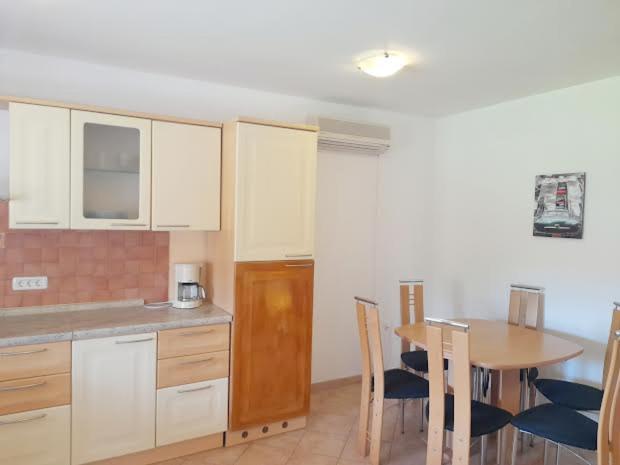 Apartmani Delas Pjescana Uvala Exterior photo
