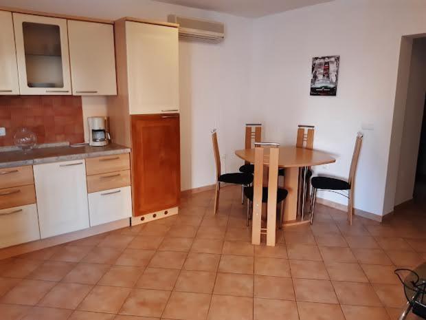 Apartmani Delas Pjescana Uvala Exterior photo