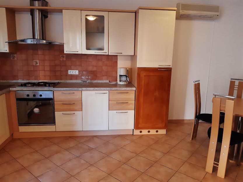 Apartmani Delas Pjescana Uvala Exterior photo