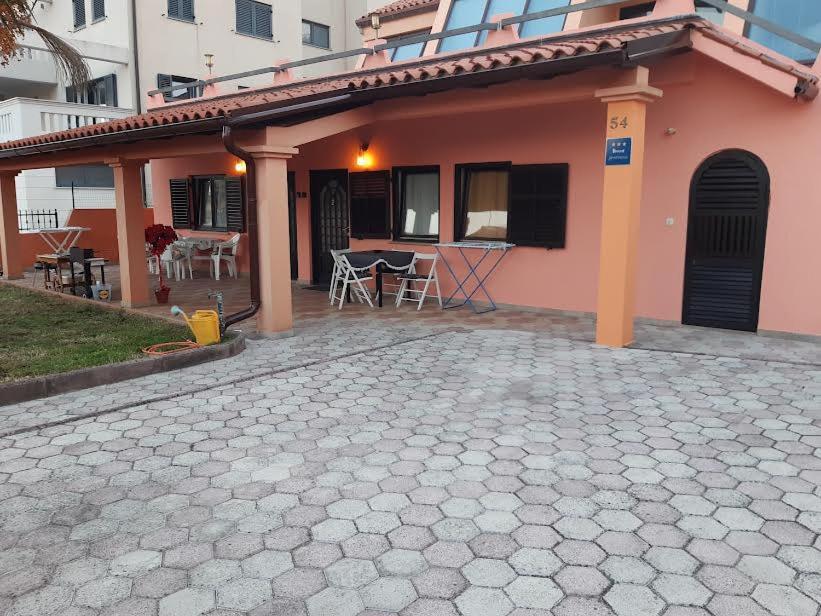 Apartmani Delas Pjescana Uvala Exterior photo
