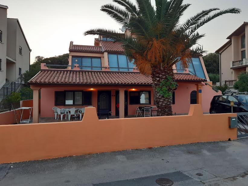 Apartmani Delas Pjescana Uvala Exterior photo
