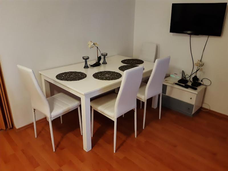 Apartmani Delas Pjescana Uvala Exterior photo