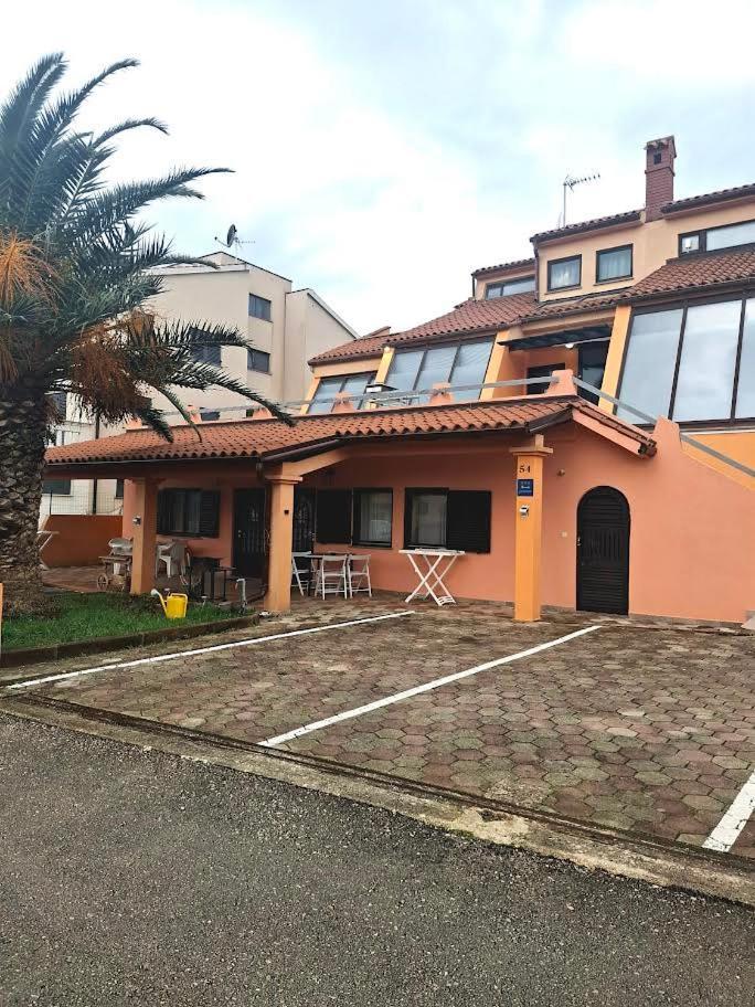 Apartmani Delas Pjescana Uvala Exterior photo